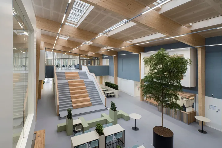 Interieur trap Staringcollege Borculo