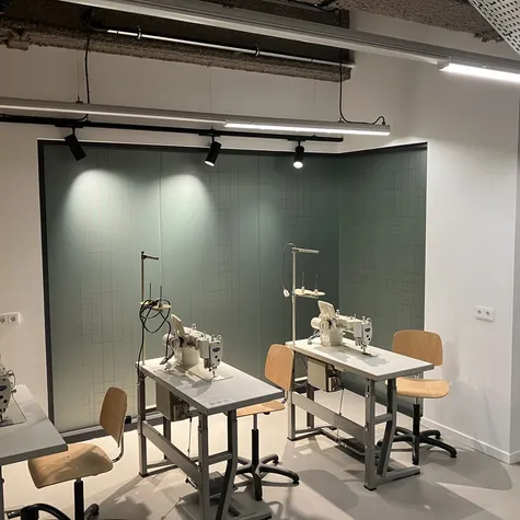 Interieur naaimachinetafels Summa Fashion Eindhoven