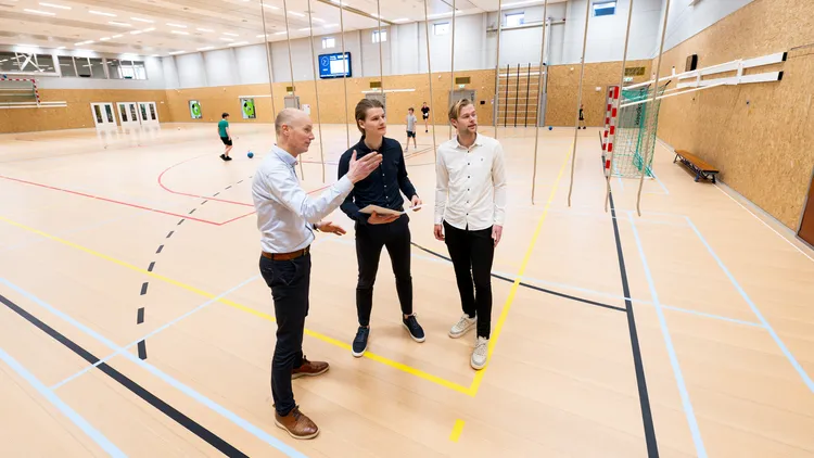 Adviseurs ICS in gymzaal bij Wolderhuus in Zuidwolde - pagina Onze Missie