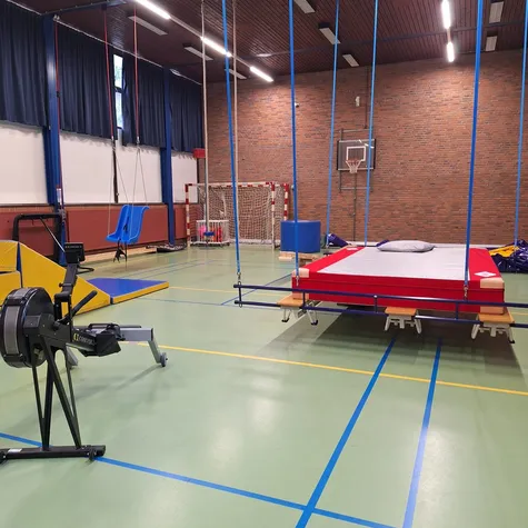 Huidige gymzaal met vliegend tapijt Woon- en zorglocatie De Wissel Beetsterzwaag