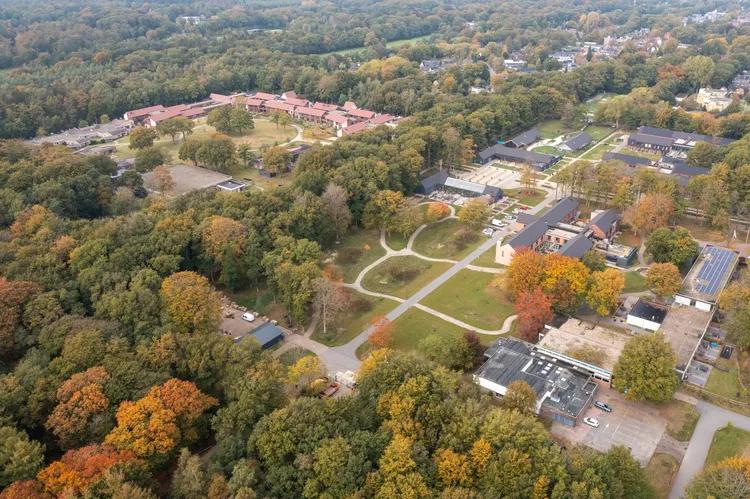Luchtfoto terrein de Wissel incl sportvoorziening oud - gespiegeld