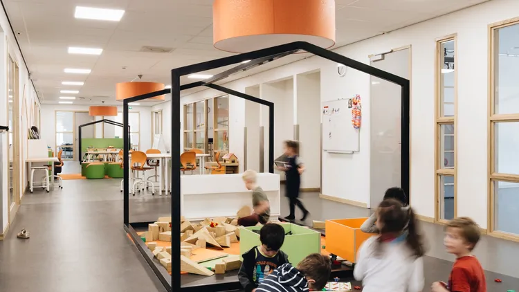 Spelende kinderen in IKC Villa Vrolik Hilversum foto Barbara Trienen