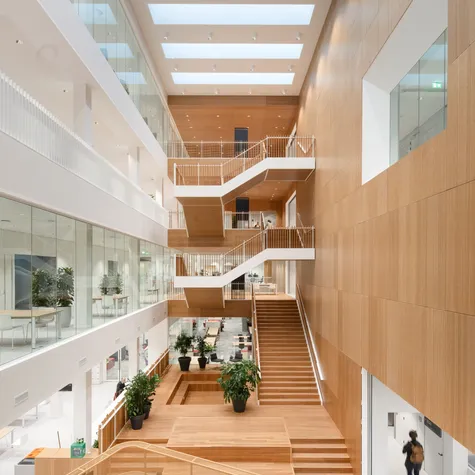 Trap en hal Fontys Campus Eindhoven foto Frank Hanswijk