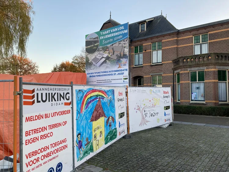 Loil voorzijde bouwhekken