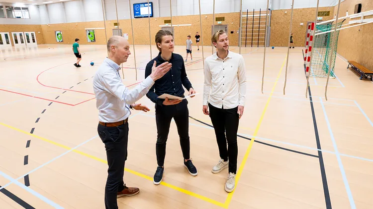 Adviseurs ICS in gymzaal Wolderhuus Zuidwolde