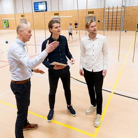 Adviseurs ICS in gymzaal Wolderhuus Zuidwolde