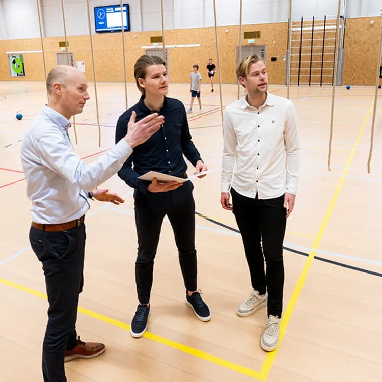 Adviseurs ICS in gymzaal Wolderhuus Zuidwolde