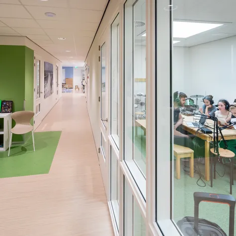 Hal en lokaal IKC Pijnacker Noord foto Vincent van der Hoven 7768