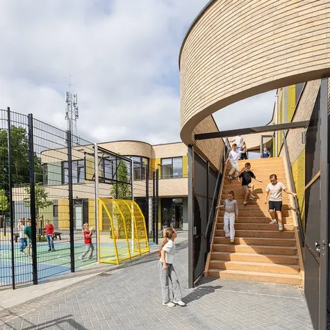 Buitentrap kinderen IKC Remigius Duiven foto KOW