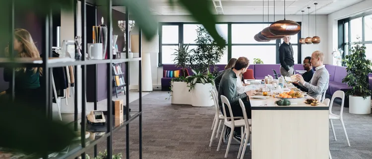 IC Sadviseurs vestiging Amsterdam lunch foto Barbara Trienen
