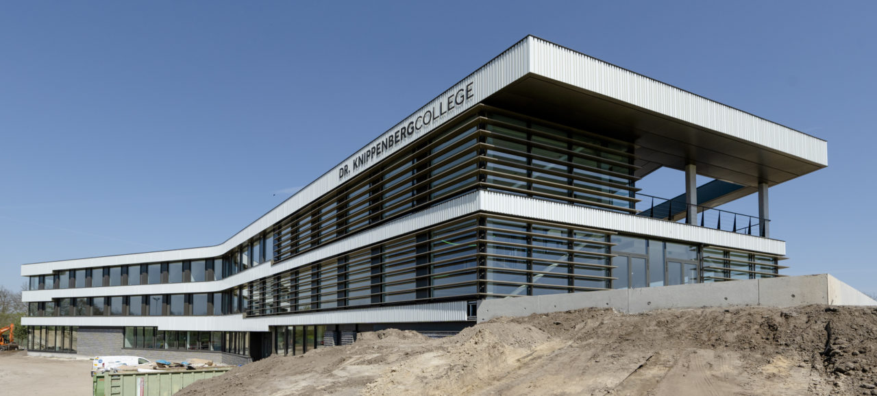 Oplevering nieuwbouw Dr. Knippenbergcollege, buitenzijde gebouw