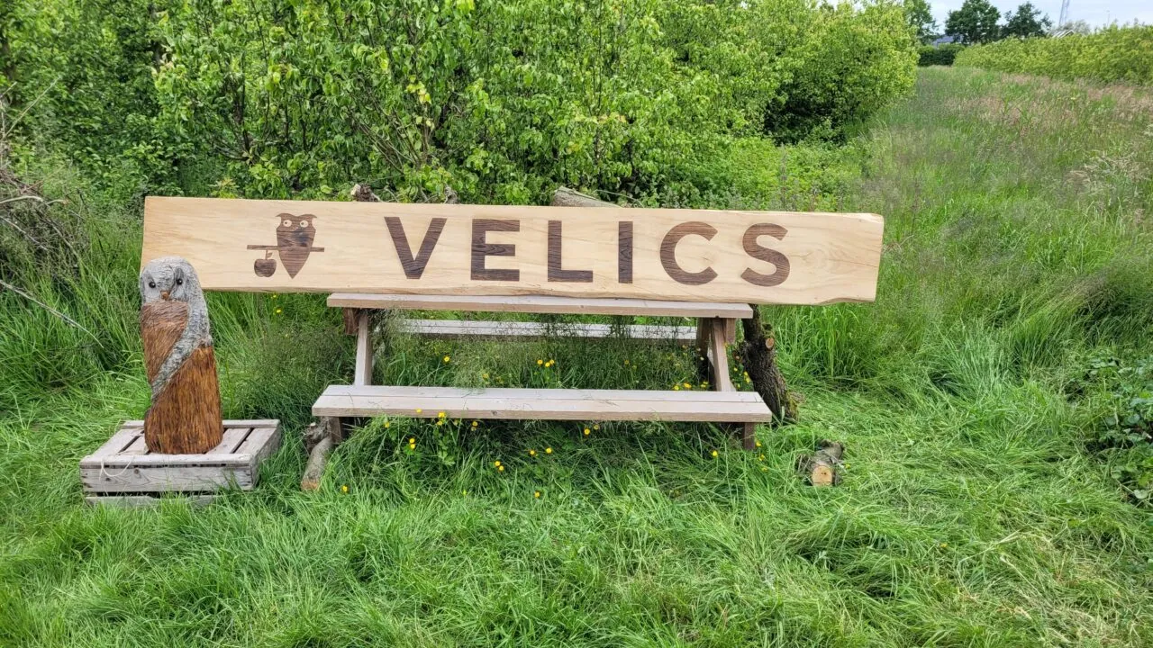 Naambord Velics foto Erika